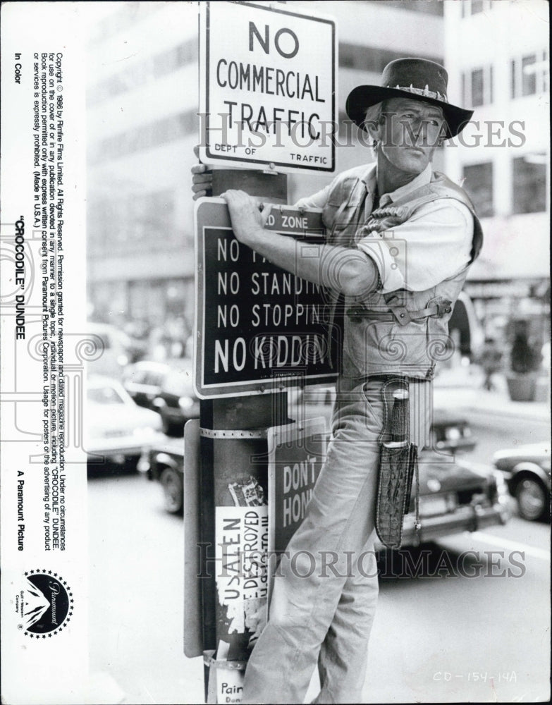 1996 Press Photo Actor Paul Hogan stars in "Crocodile Dundee" - Historic Images