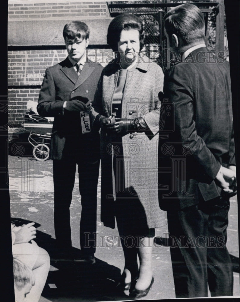 1969 Press Photo Mrs Louise Day Hicks Campaign workers voting with son William - Historic Images