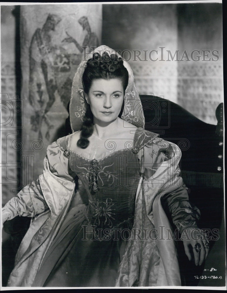 1954 Eilleen Herlie in "Hamlet" - Historic Images