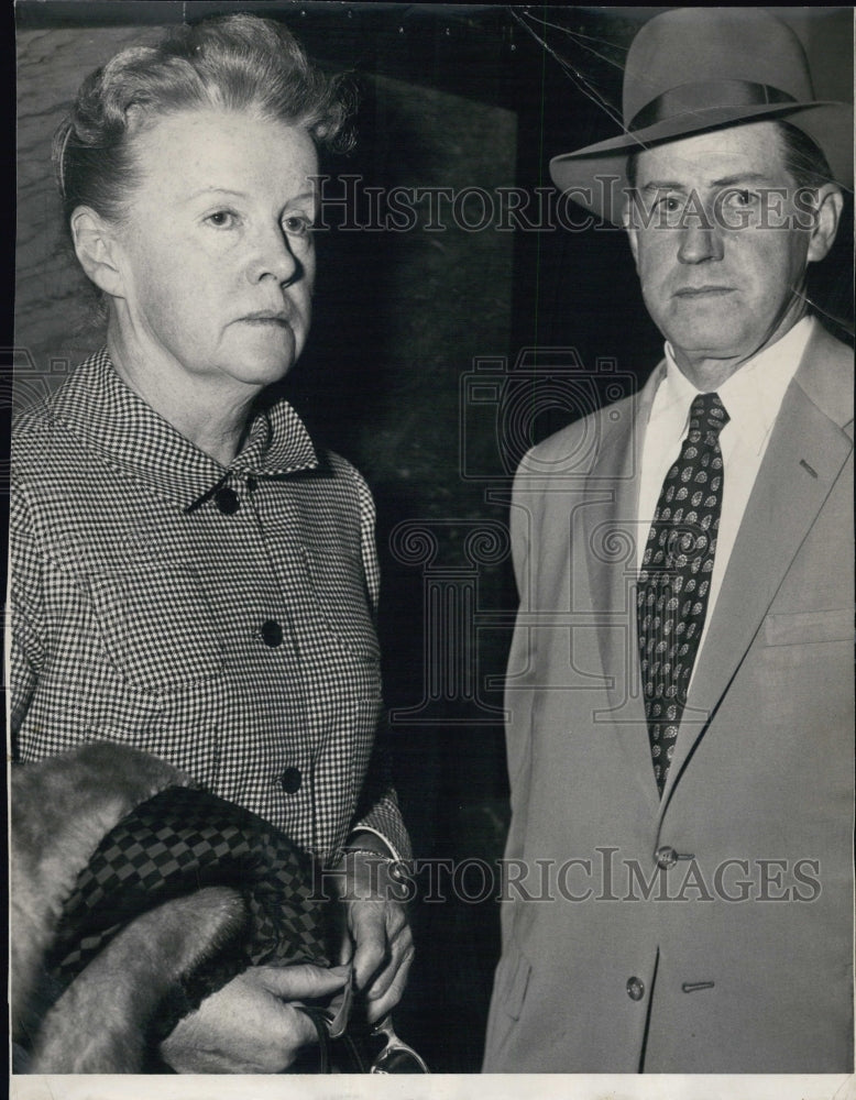 1957 Press Photo Myldred M.Herbits with Atty William Cross - RSG83987 - Historic Images