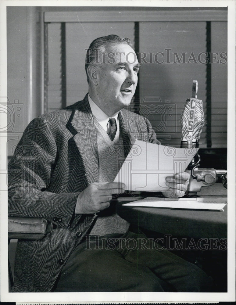 1945 Bill Henry, CBS reporter - Historic Images