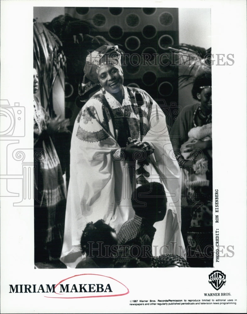 1987 Press Photo Miriam Makeba,Warner Bros. Records - Historic Images