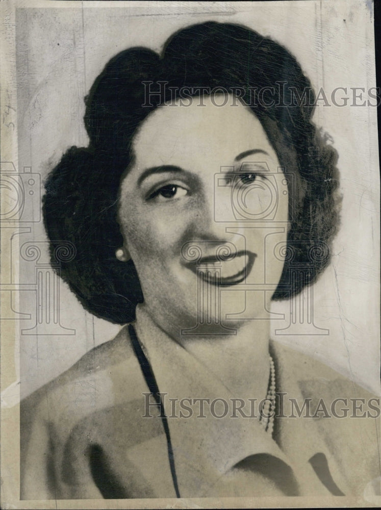 1956 Mrs. William Hennessey, wife of Bill Hennessey, Boston Cop - Historic Images