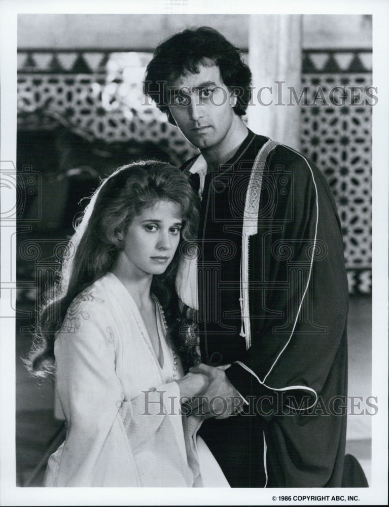 1986 Press Photo Harem stars Nancy Travis Art Malik - Historic Images