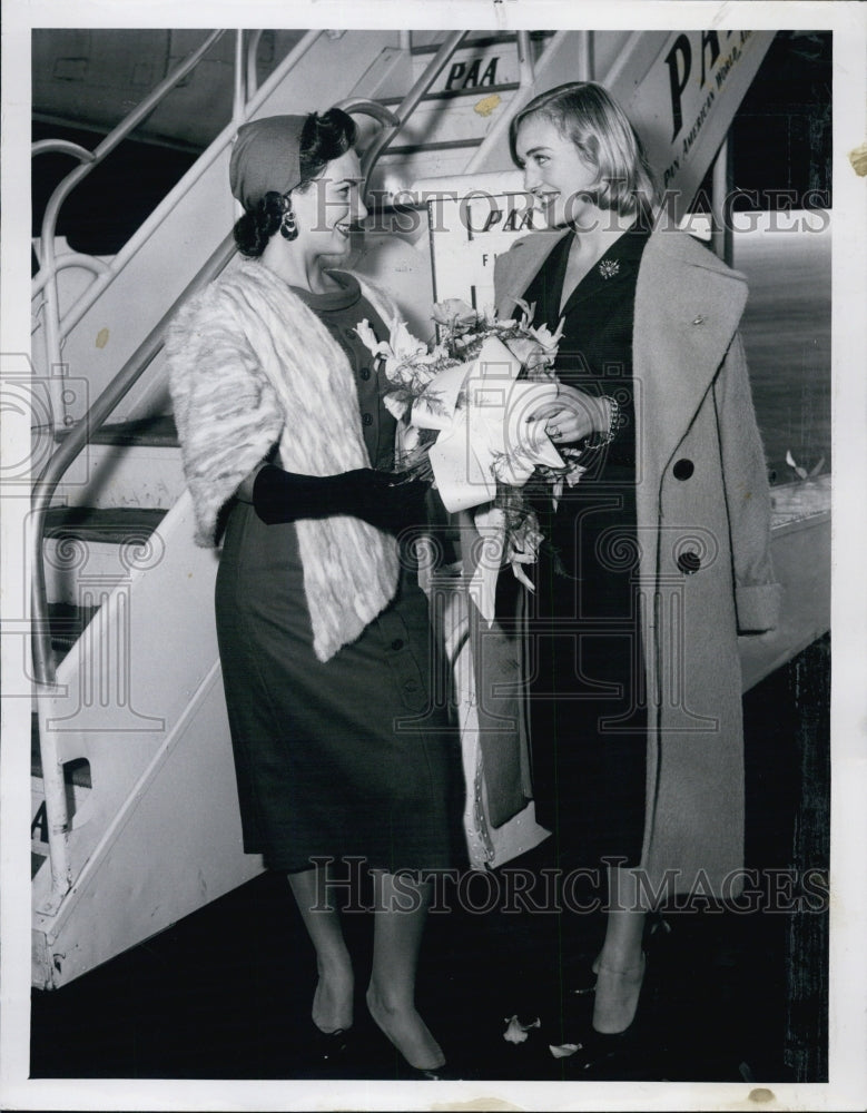 1955 Miss Massachusetts Virginia Maffucci & Gun Lillemor Larson - Historic Images