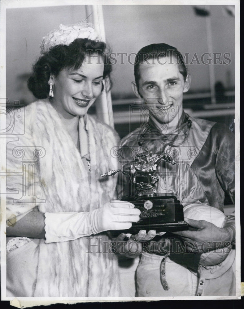 1955 Miss Massachusetts Virginia Maffucci & Jockey - Historic Images