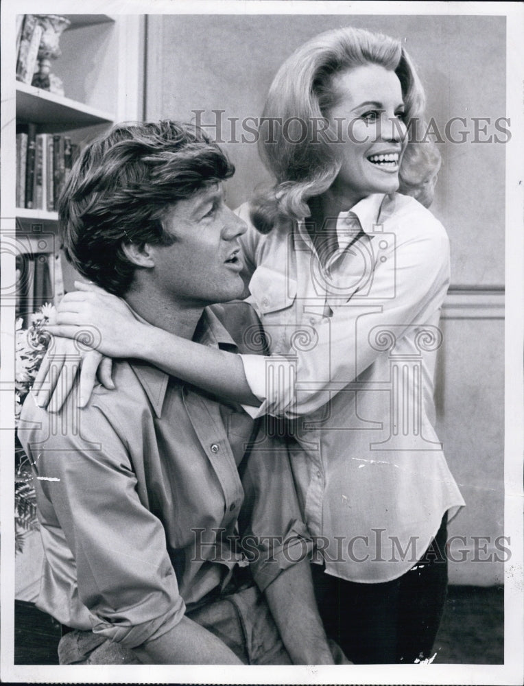 1969 Press Photo Actress Julie Sommars and Actor Frank Converse - Historic Images