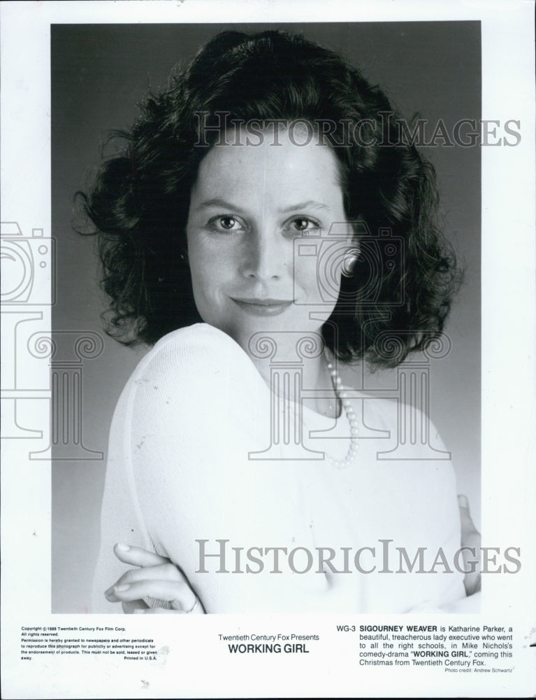 1988 Press Photo Actress Sigourney Weaver in &quot;Working Girl&quot; Film Promo - Historic Images