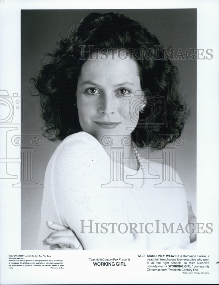 1988 Press Photo Actress Sigourney Weaver in &quot;Working Girl&quot; Film Promo - Historic Images