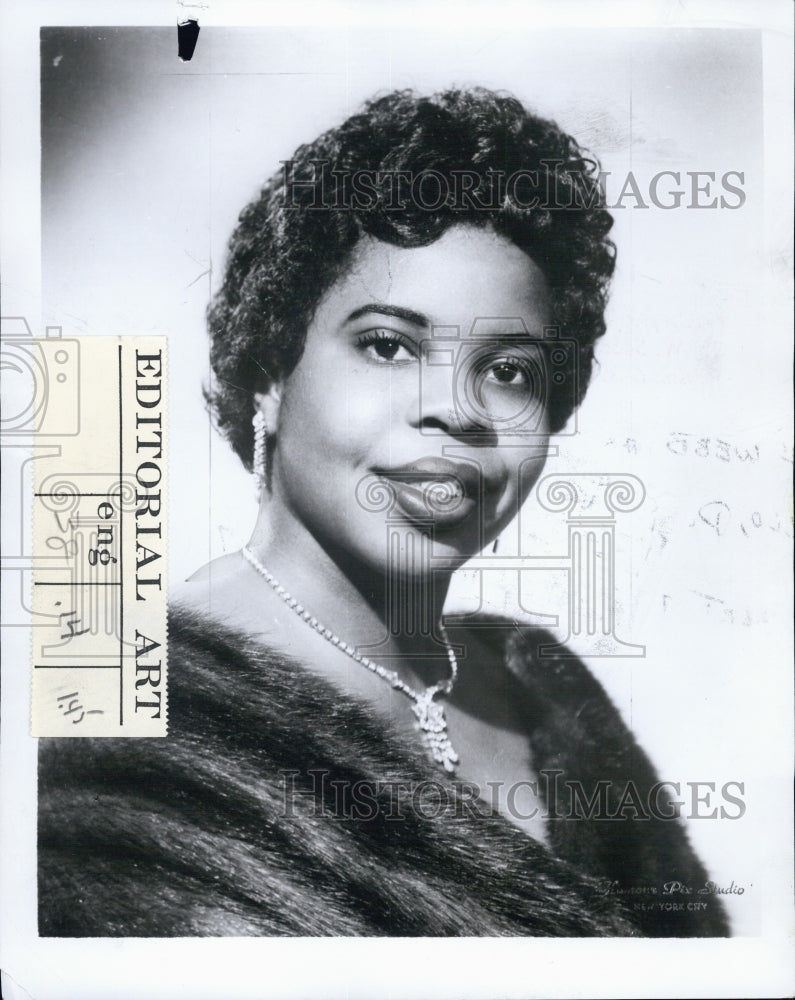 1970 Press Photo Actress Alyce Webb of "Hello, Dolly!" Play - Historic Images