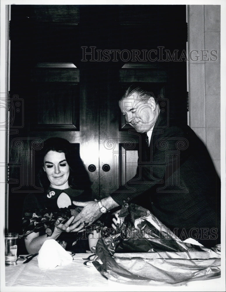 1965 Press Photo Actress Maura K. Wedge - Historic Images