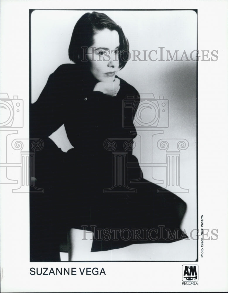 1985 Press Photo Suzanne Vega Pop Music Acoustic Guitar AM Records - Historic Images