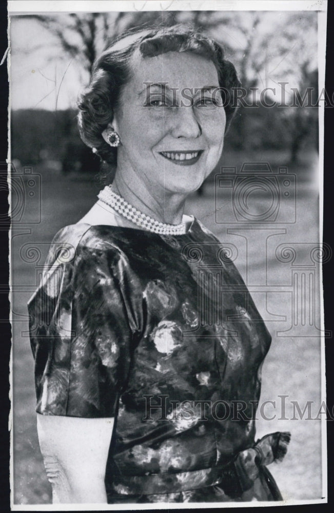 1960 Mrs. Mamie Eisenhower shows off her new hairdo. - Historic Images