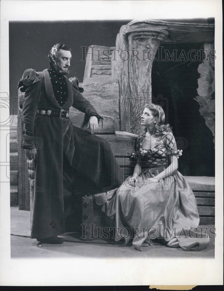 1945 Press Photo Arnold Moss and Frances Helen in "The Tempest" - Historic Images