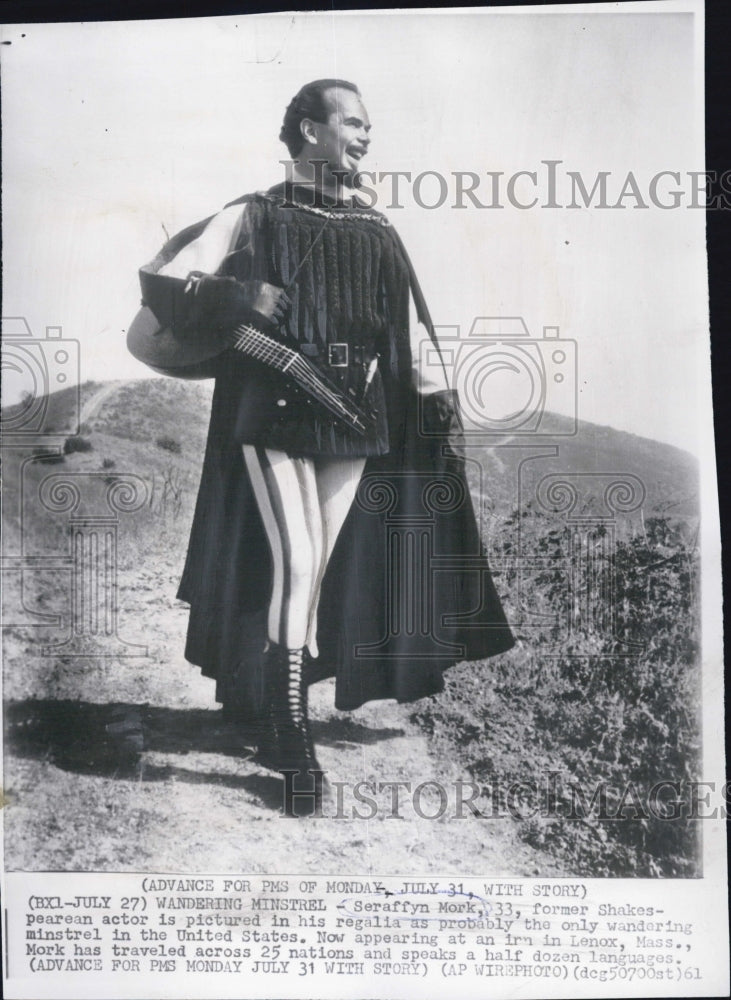 1961 Press Photo Seraffyn Monk, a Shakespeare actor turned wandering Minstrel - Historic Images