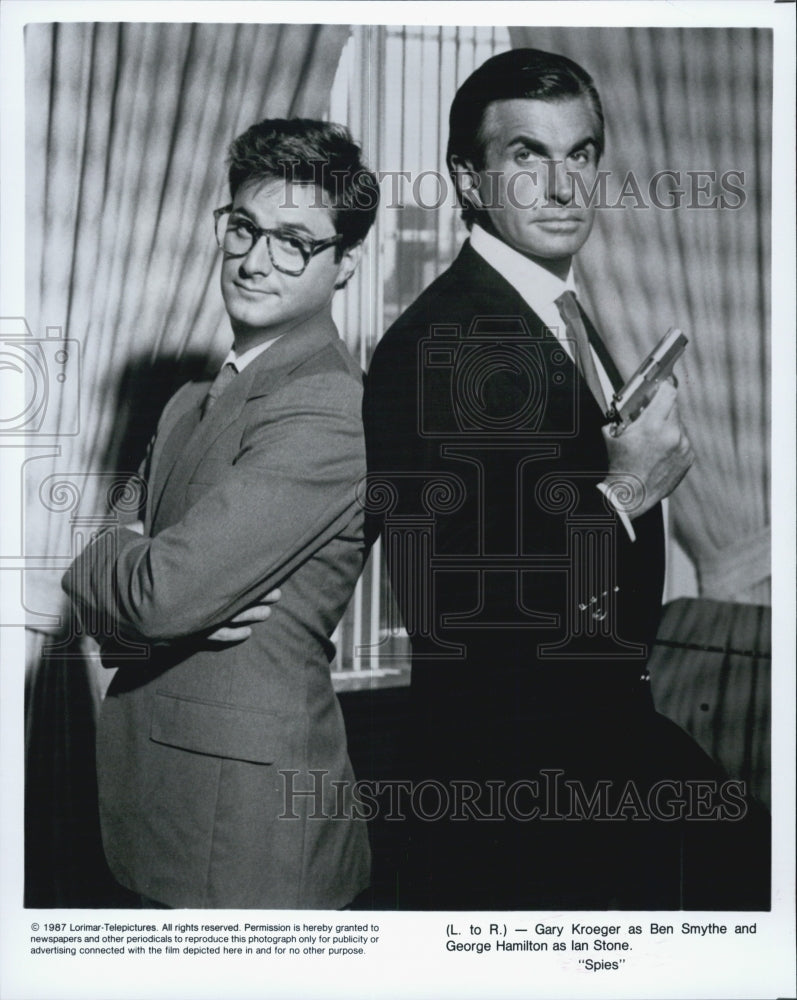 1987 Press Photo Goerge Hamilton and Ben Smythe &quot;Spies&quot; - Historic Images