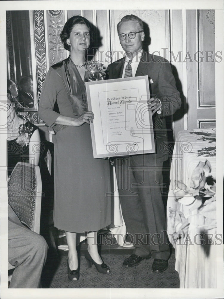 1954 Press Photo Miss Edwina L. Gies, owner of the Treasure House gift shop - Historic Images