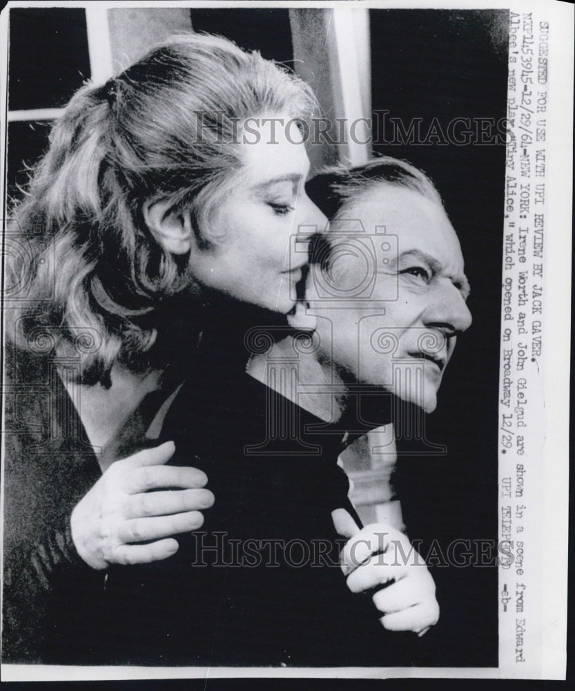 1964 Press Photo Irene Wroth and John Gielgud in a scene from &quot;Tiny Alice&quot; - Historic Images