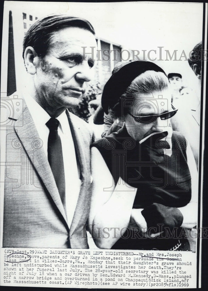 1969 Press Photo Mr & Mrs. Joseph Kopechne at the Common Pleas Court - RSG85839 - Historic Images