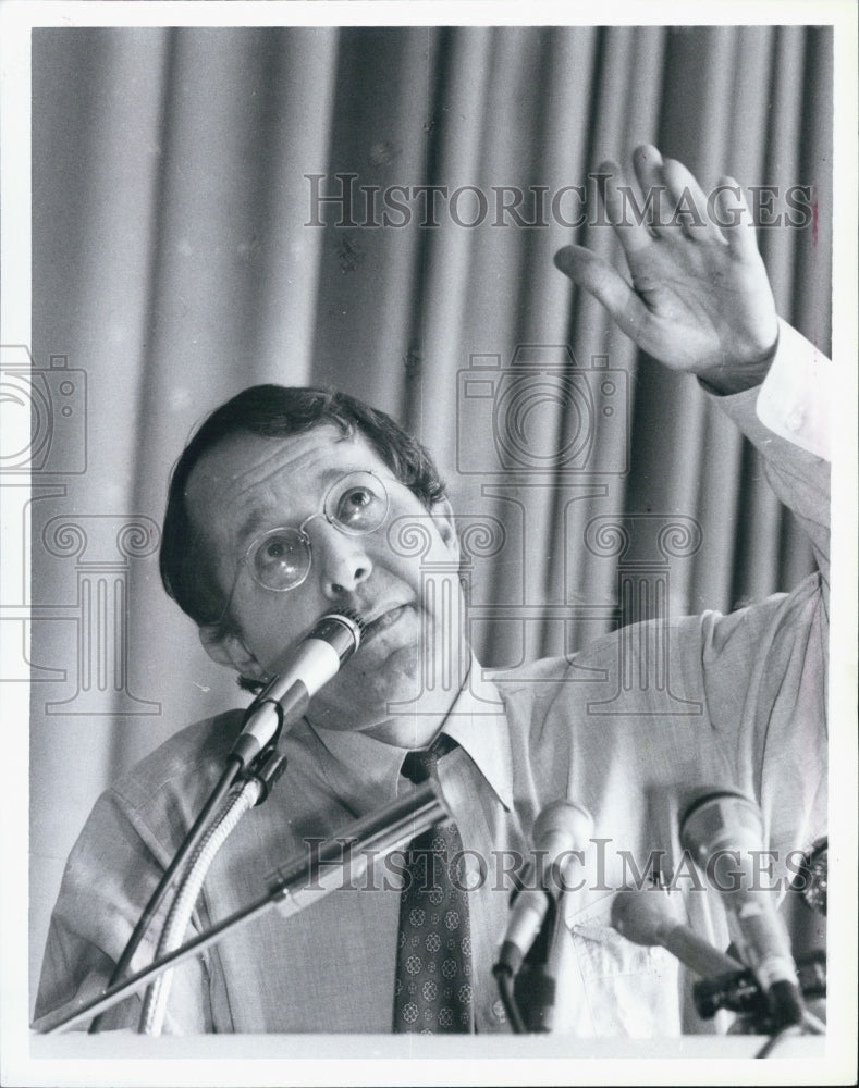 1988 Press Photo Jonathan Kozol at the Boston Public Library - Historic Images