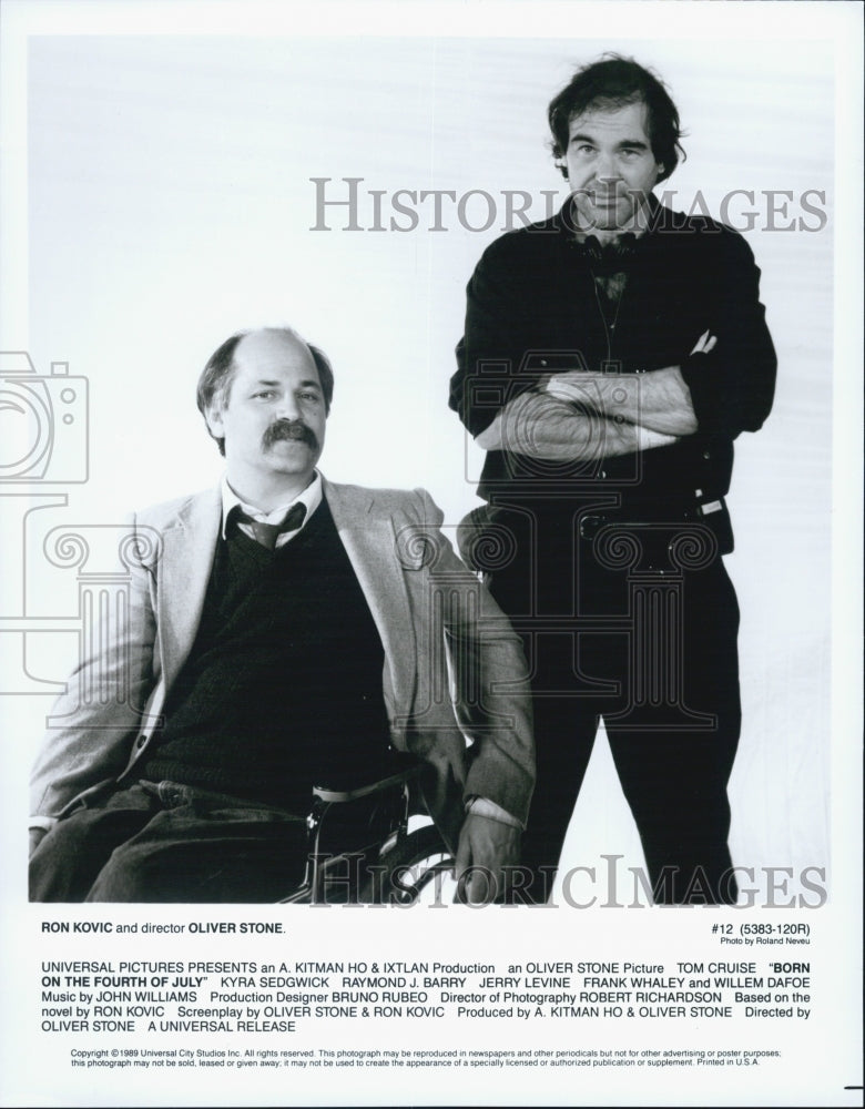 1989 Press Photo Ron Kovak and Oliver Stone in &quot;Born on the Fourth of July&quot; - Historic Images