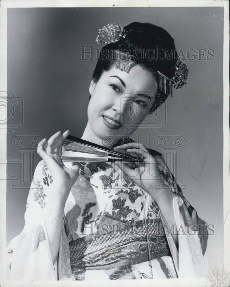 1947 Hizi Koyke, Soprano star of "Madame Butterfly" - Historic Images
