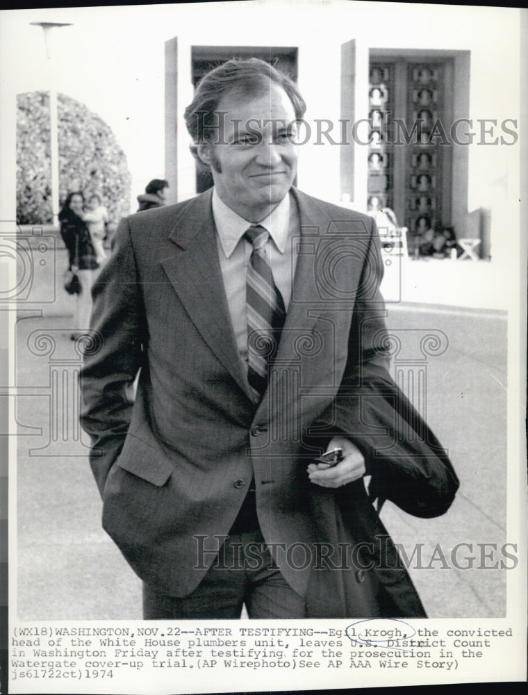 1974 Press Photo Egil Krogh leaves court after testifying about Watergate - Historic Images