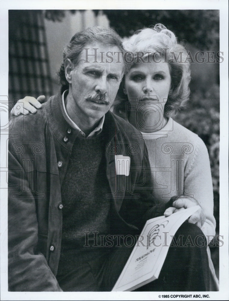 1985 Press Photo Actor Bruce Dern &amp; Lee Remick in &quot;Tough Love&quot; Film - Historic Images