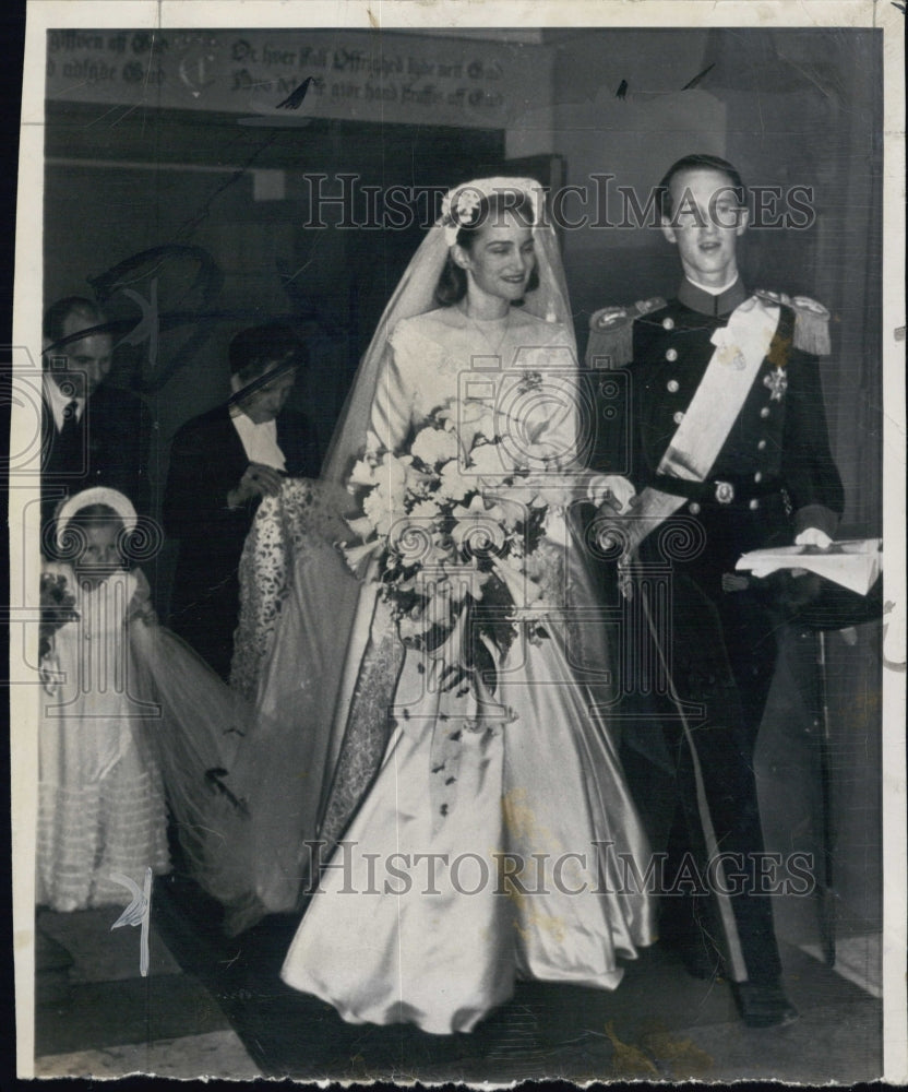 1948 Danish Prince Fleming and wife Ruth Nielsen at their wedding - Historic Images
