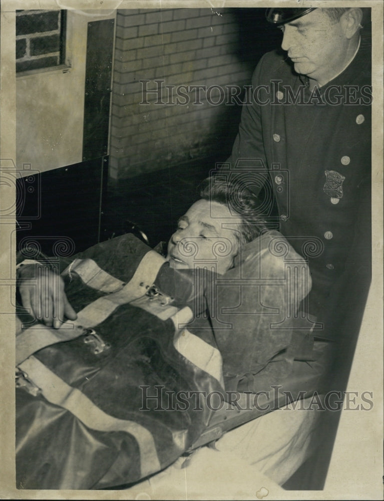 1963 Fire Lieutenant George Devlin Ladder 4 Injured - Historic Images