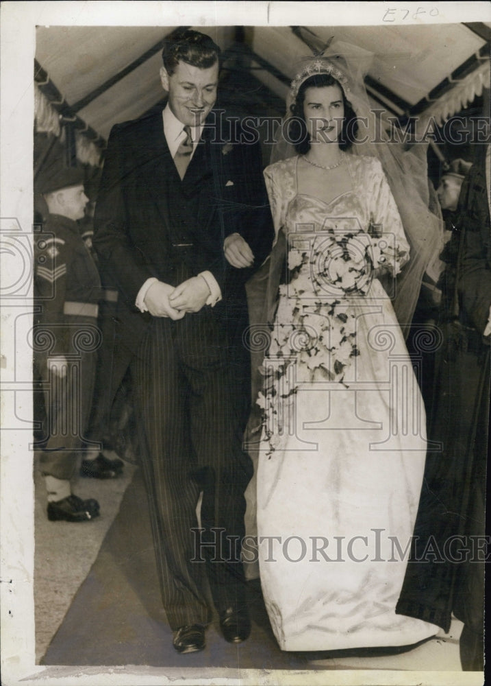 1948 Lord and Lady Derby on their wedding day - Historic Images