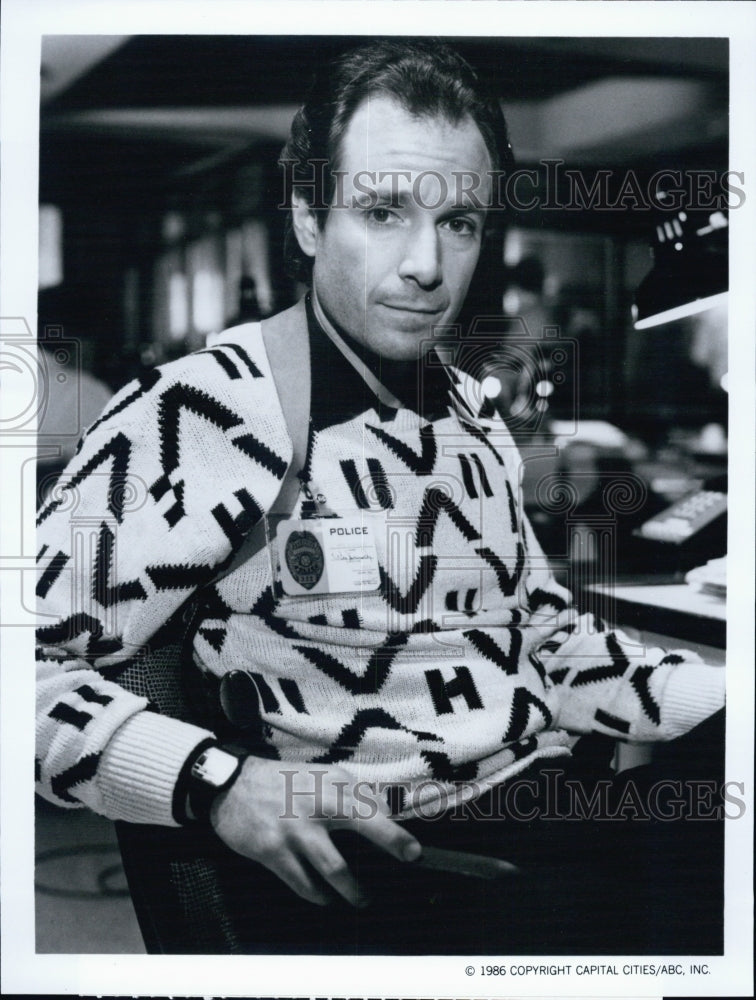 1986 Press Photo Actor Robert Desiderio on ABC TV series &#39;Cold Steel and Neon&#39; - Historic Images