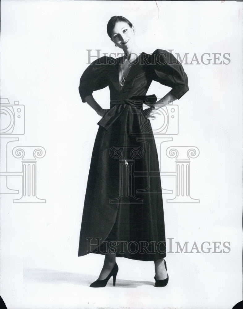 1978 Press Photo Evening Dress By Paulene Trigere - Historic Images