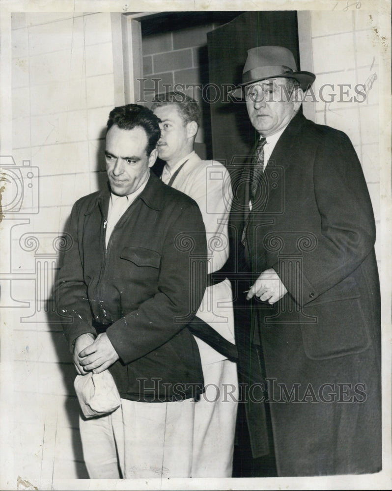 1957 Press Photo Lucien Peets at State Prison with anothr prisoner and a police - Historic Images