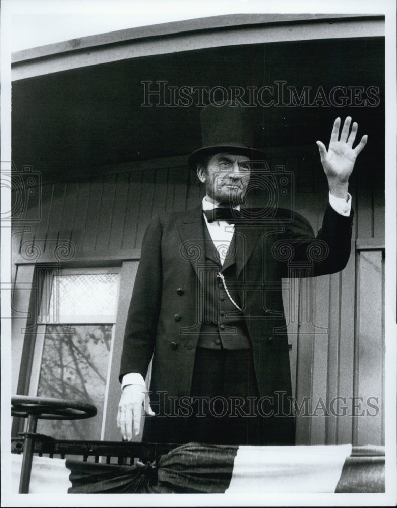 1982 Press Photo Actor Gregory Peck In "The Blue And The Gray" Mini-Series - Historic Images