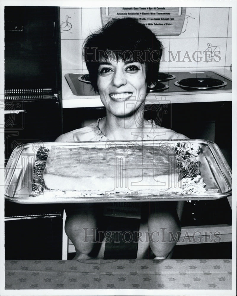 1967 Mrs. Joseph Pellecchia Displays Entry For Pillsbury Bake-off - Historic Images