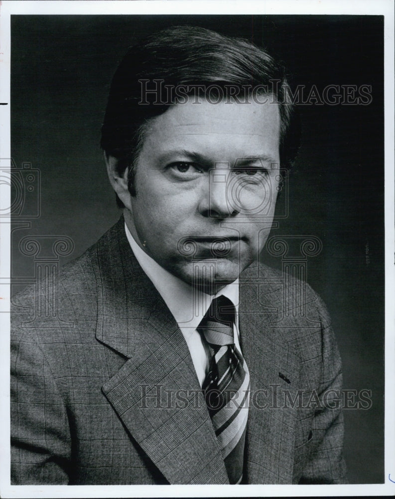 Press Photo Gene Pell WBZ-TV Chief Correspondent Investigative reporting - Historic Images