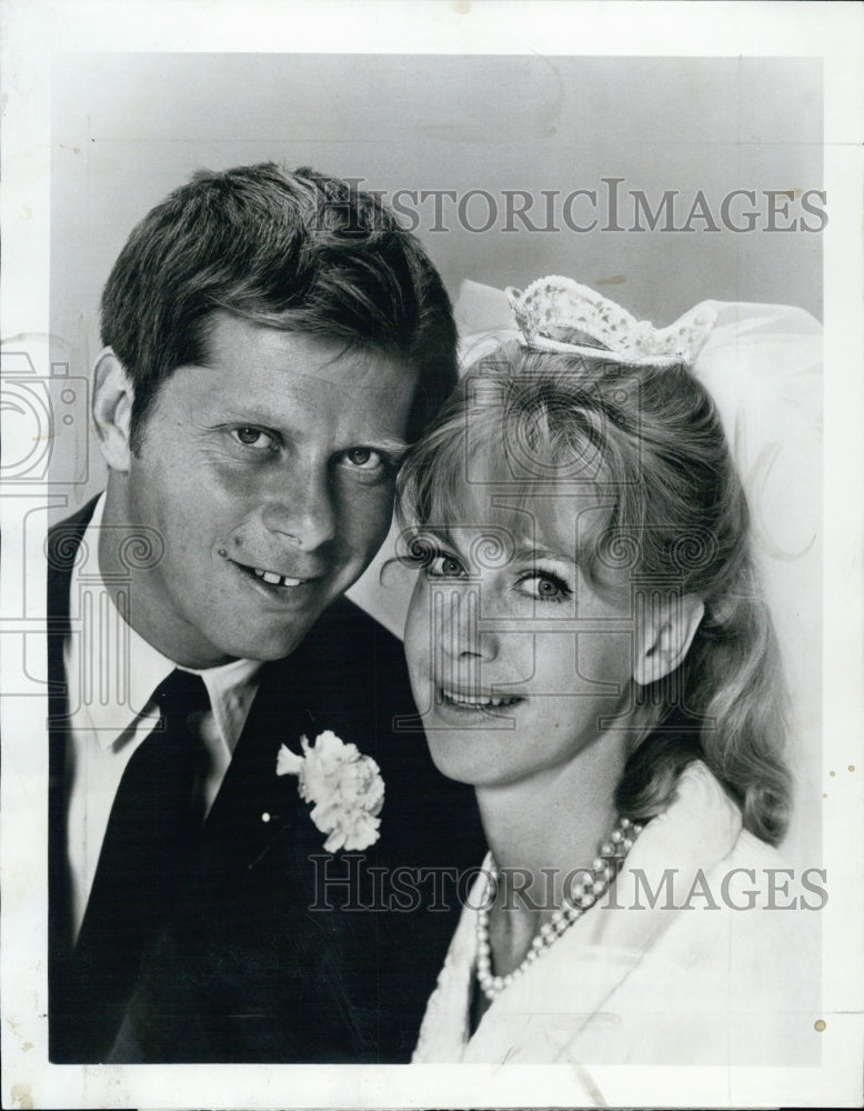 1968 Actor Robert Morse and Actress E.J. Peaker in &quot;That&#39;s Life&quot; - Historic Images