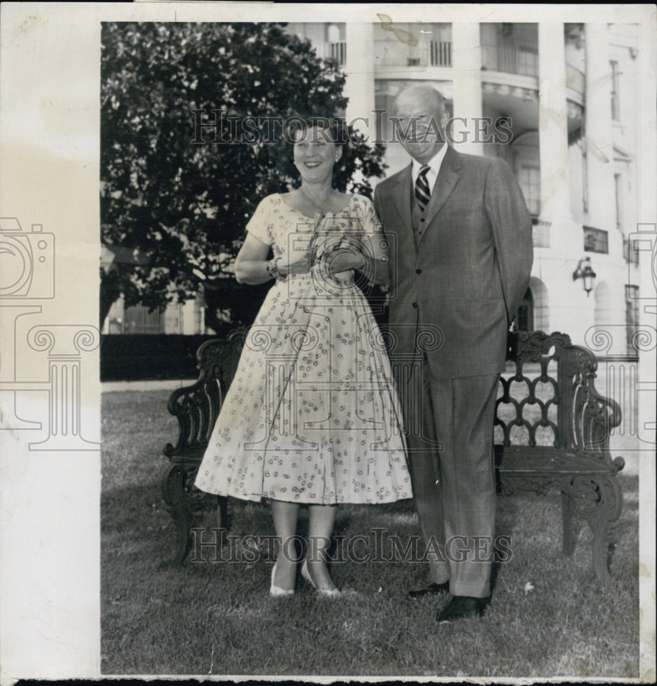 1954 Press Photo President and Mrs Eisenhower celebrate 38th wedding anniversary - Historic Images