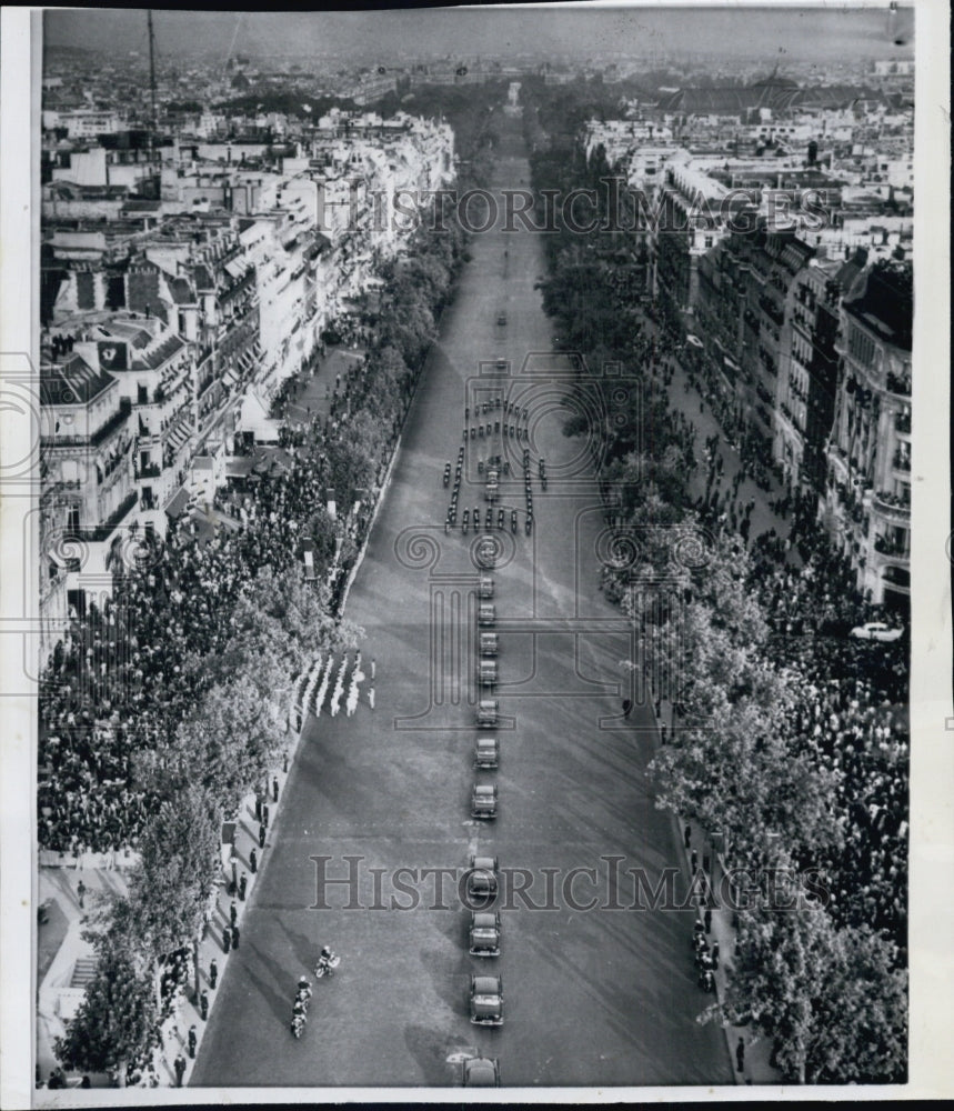 1959 Motorcycles on parade carrying Presidents Eisenhower  & DeGaule - Historic Images