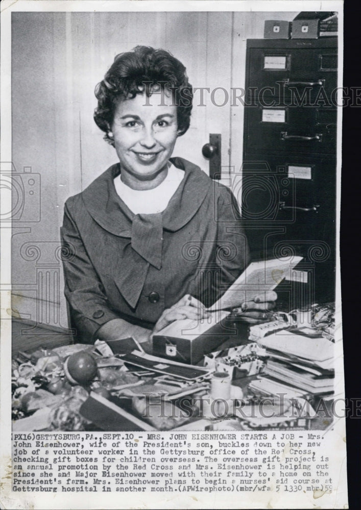 1959 Mrs.John Eisenhower on her new job - Historic Images