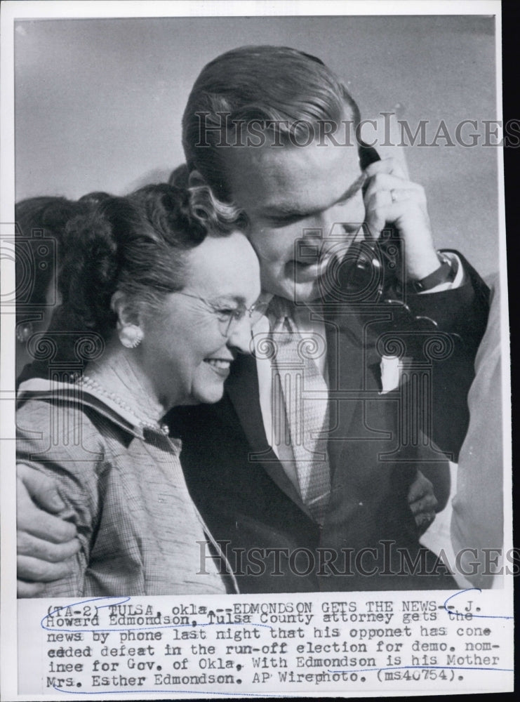 1959 Howard Edmondson with his mother - Historic Images