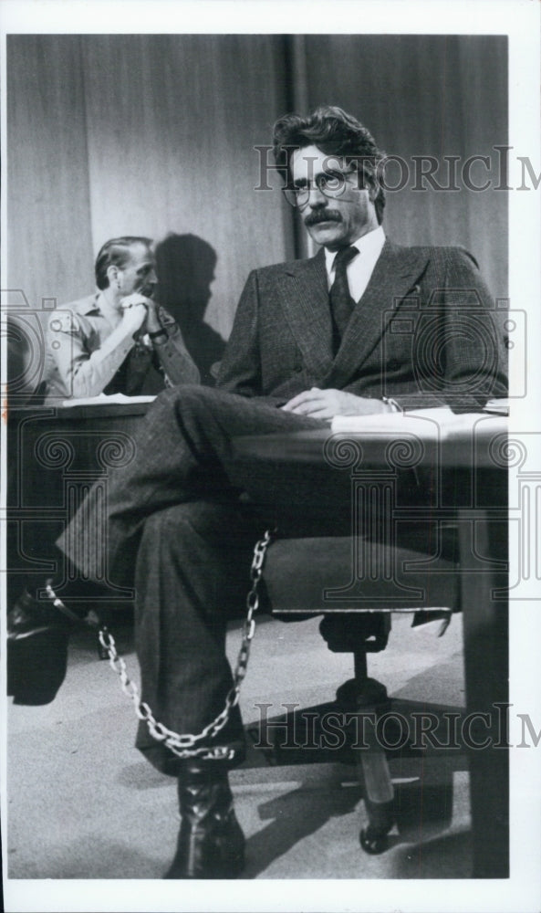 Press Photo man with chains in his feet - Historic Images