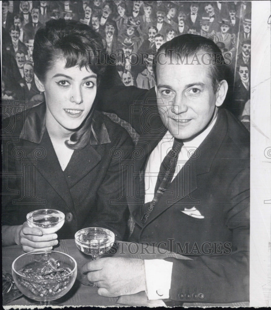 1962 Denholm Elliott,actor with Susan Robinson,announce engagement - Historic Images