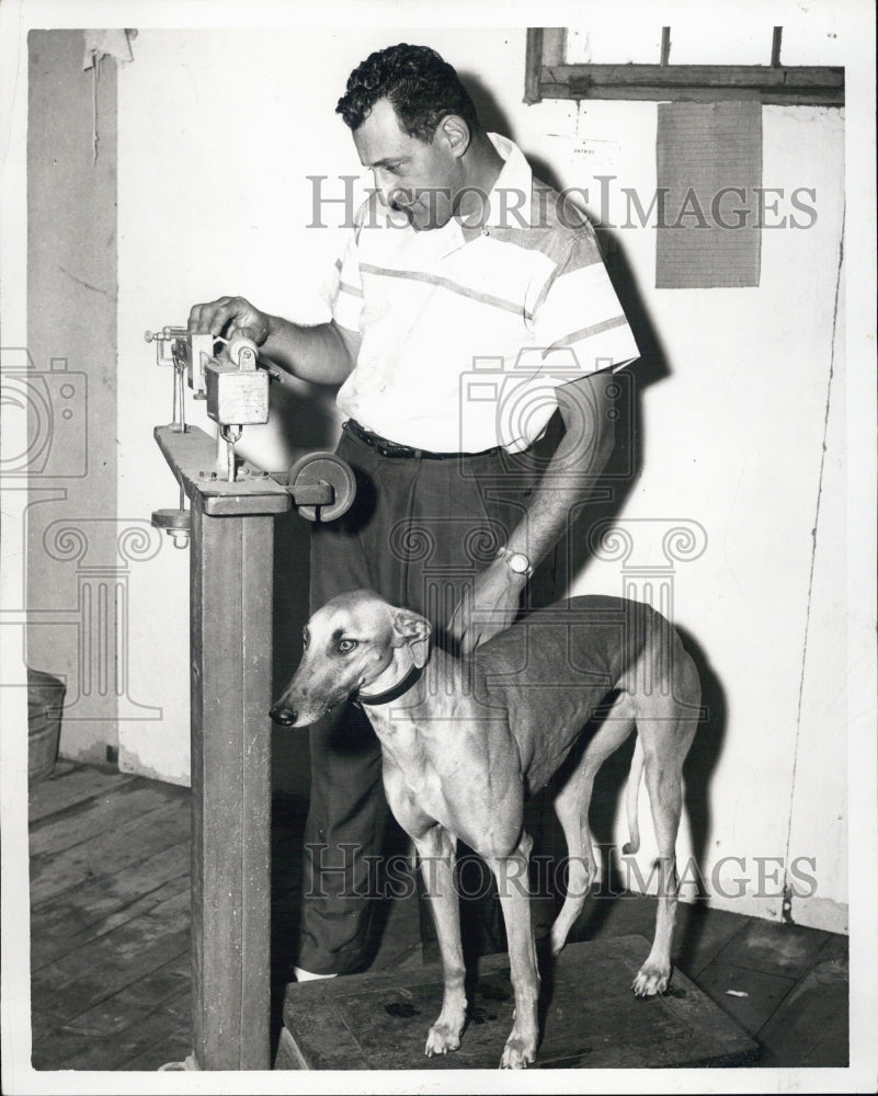 1961 Press Photo Aaron Kulchinsky at Wonderland Park. - RSG87563 - Historic Images