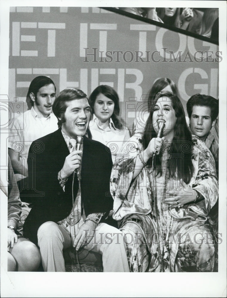 1970 Press Photo Sam Riddle (left) &amp; Mama Cass Elliot, host &amp; hostess of &quot;Get It - Historic Images