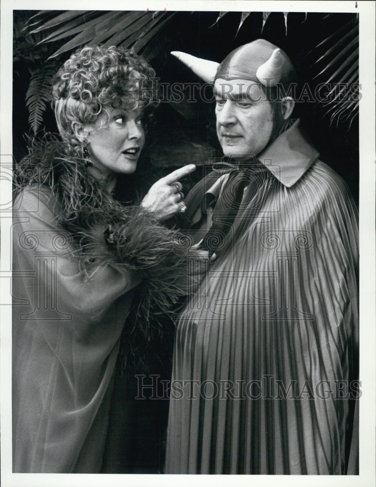 1981 Press Photo Janis Page and Bill Daly in &quot;Magic on Love Island&quot; - Historic Images