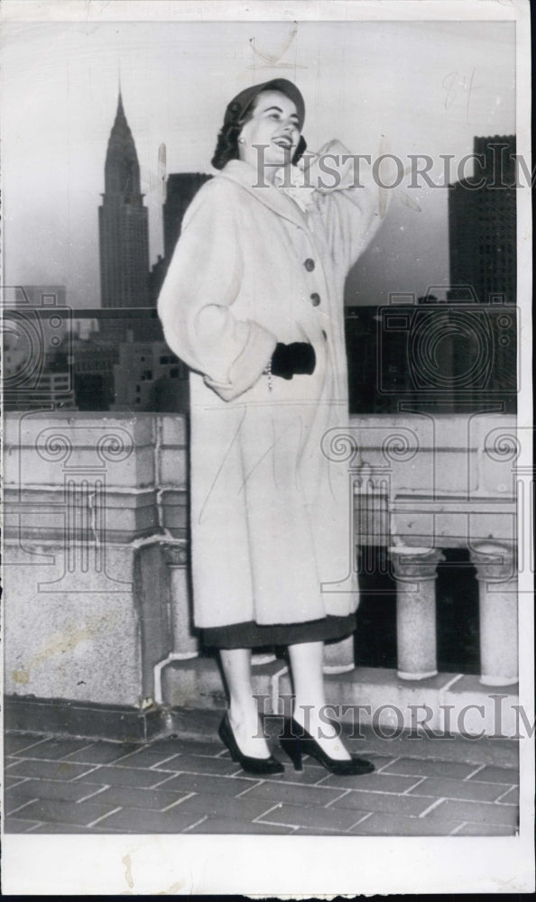 1954 Beverly Louise Pack Maid of Cotton Visits New York - Historic Images