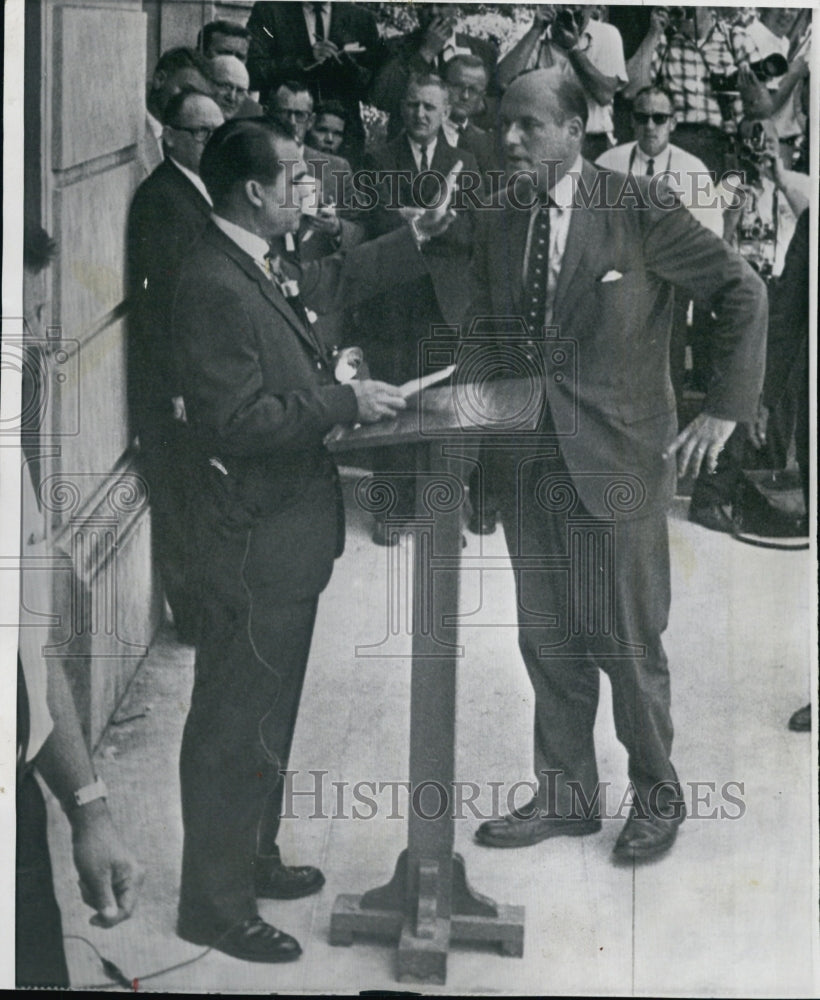 Press Photo Walace Speaking to a Crowd - Historic Images