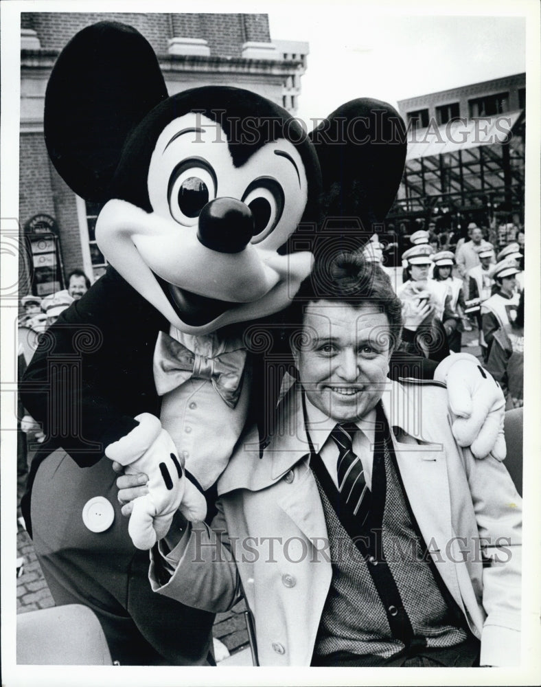 1984 Press Photo Jerry Mathers Mickey Mouse Boston Faneuil Hall - Historic Images